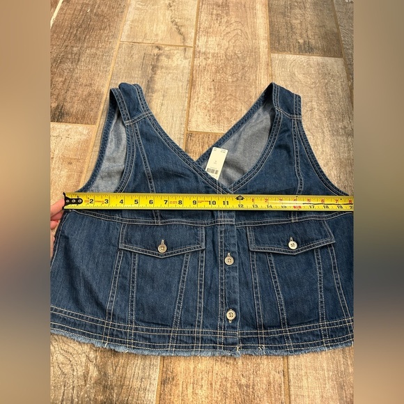 🆕 NWT Anthropologie Pilcro Coastal Cutoff V-Neck Denim Top - Picture 8 of 9